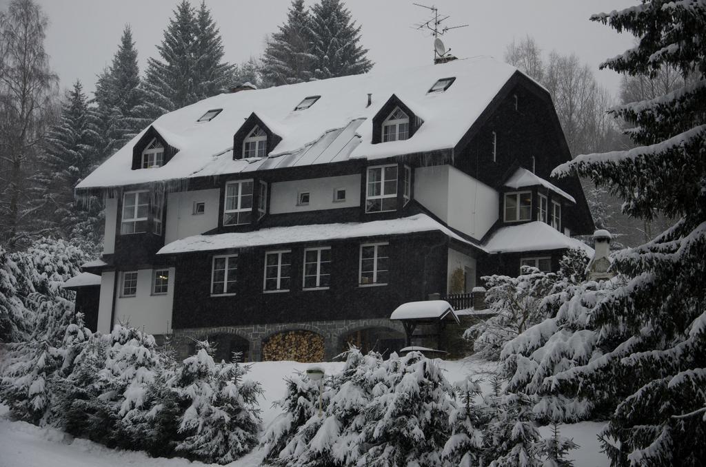 Hotel Konsel Říčky Exteriör bild